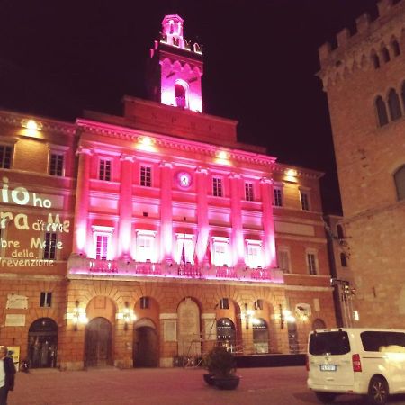 Appart Dormire Nel Cuore Di Foligno Luaran gambar